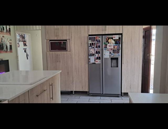 4 BEDROOM HOUSE FOR SALE IN SILVERFIELDS PARK